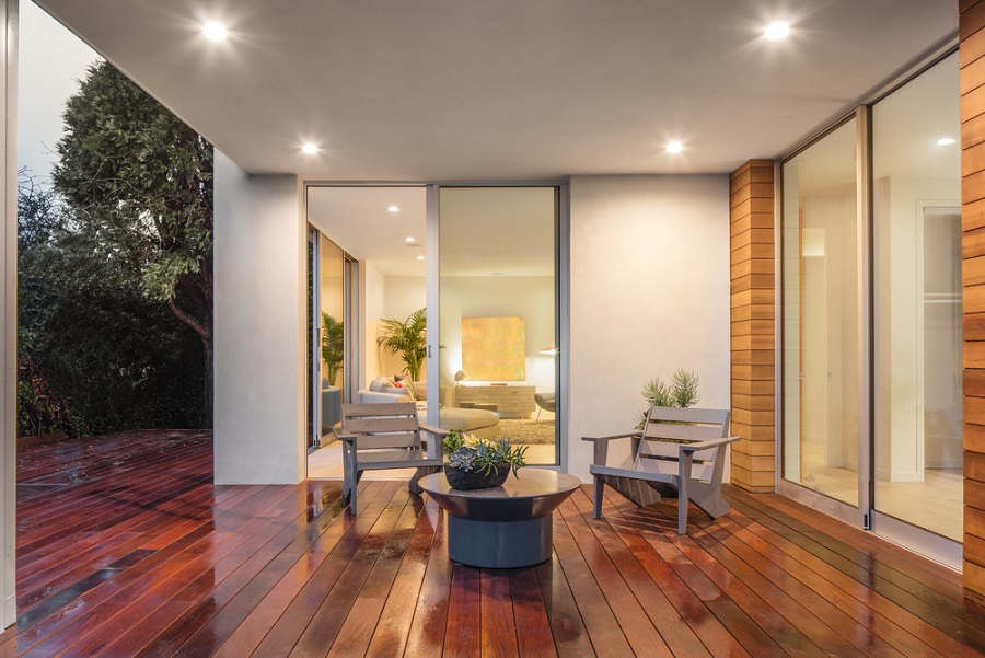 Hogyan ápoljuk a fa teraszfedést?