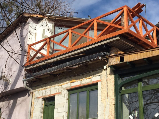 magas terasz fából